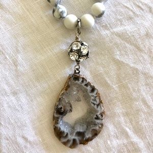 White howlite necklace with quartz pendant